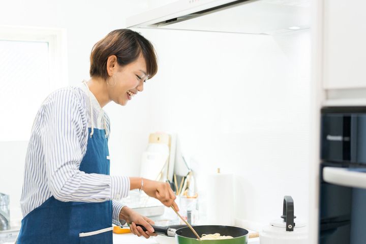 楽しい料理シーン(カップル)