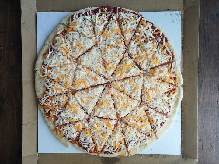 コストコのピザおすすめランキング9選 焼き方のコツやオーブンに入れやすい切り方もご紹介 サンキュ コストコのピザおすすめランキング9選 焼き方のコツやオーブンに入れやすい切り方もご紹介 サンキュ