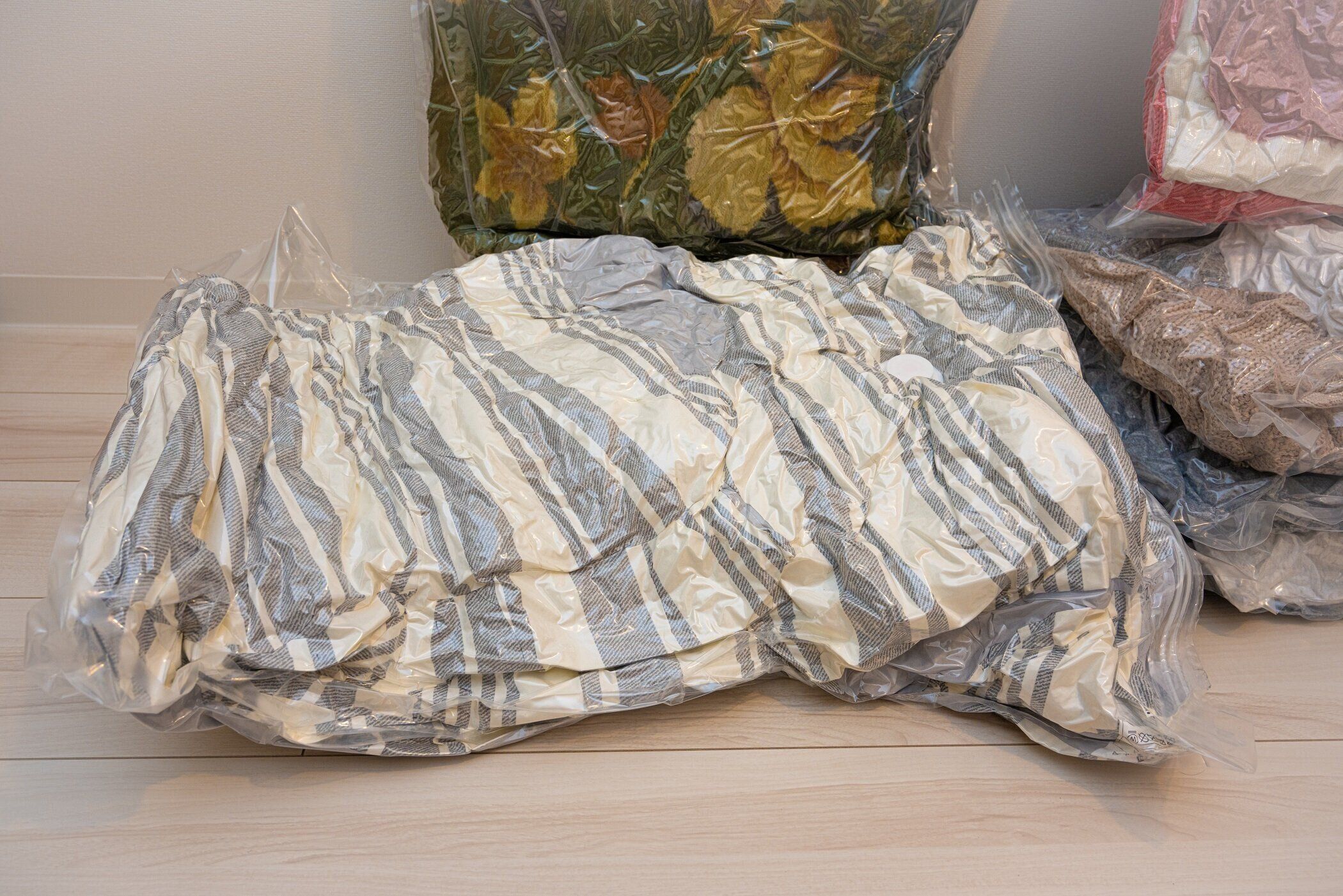 圧縮袋布団用おすすめ人気アイテムを17選ご紹介！羽毛専用から防ダニ用まで厳選