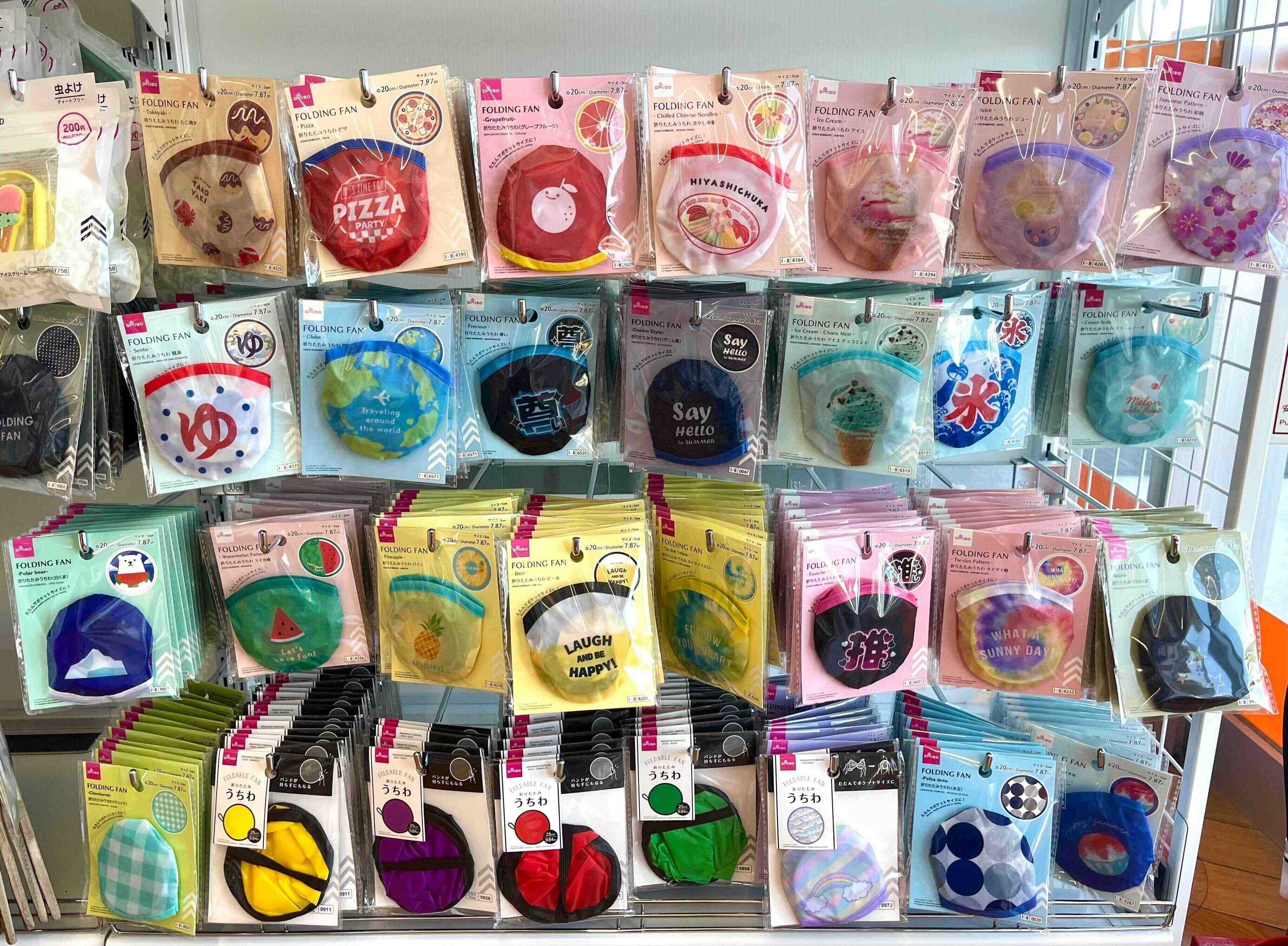 折りたたみうちわ店舗ディスプレイ