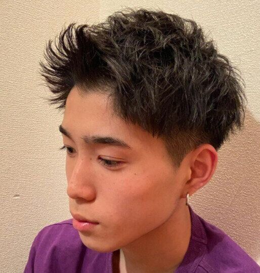 高校生の男の子に似合うヘアスタイル。おしゃれ男子は取り入れてる！旬のアップバングマッシュヘア
