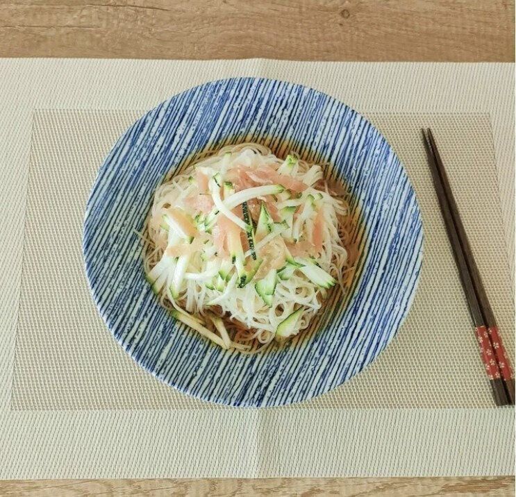 塩気がちょうどいい！生ハムとズッキーニの洋風そうめん