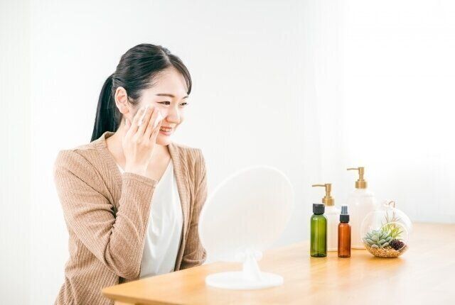 拭き取り化粧水とは？目的・役割や使い方・注意点、人気おすすめアイテムも紹介！
