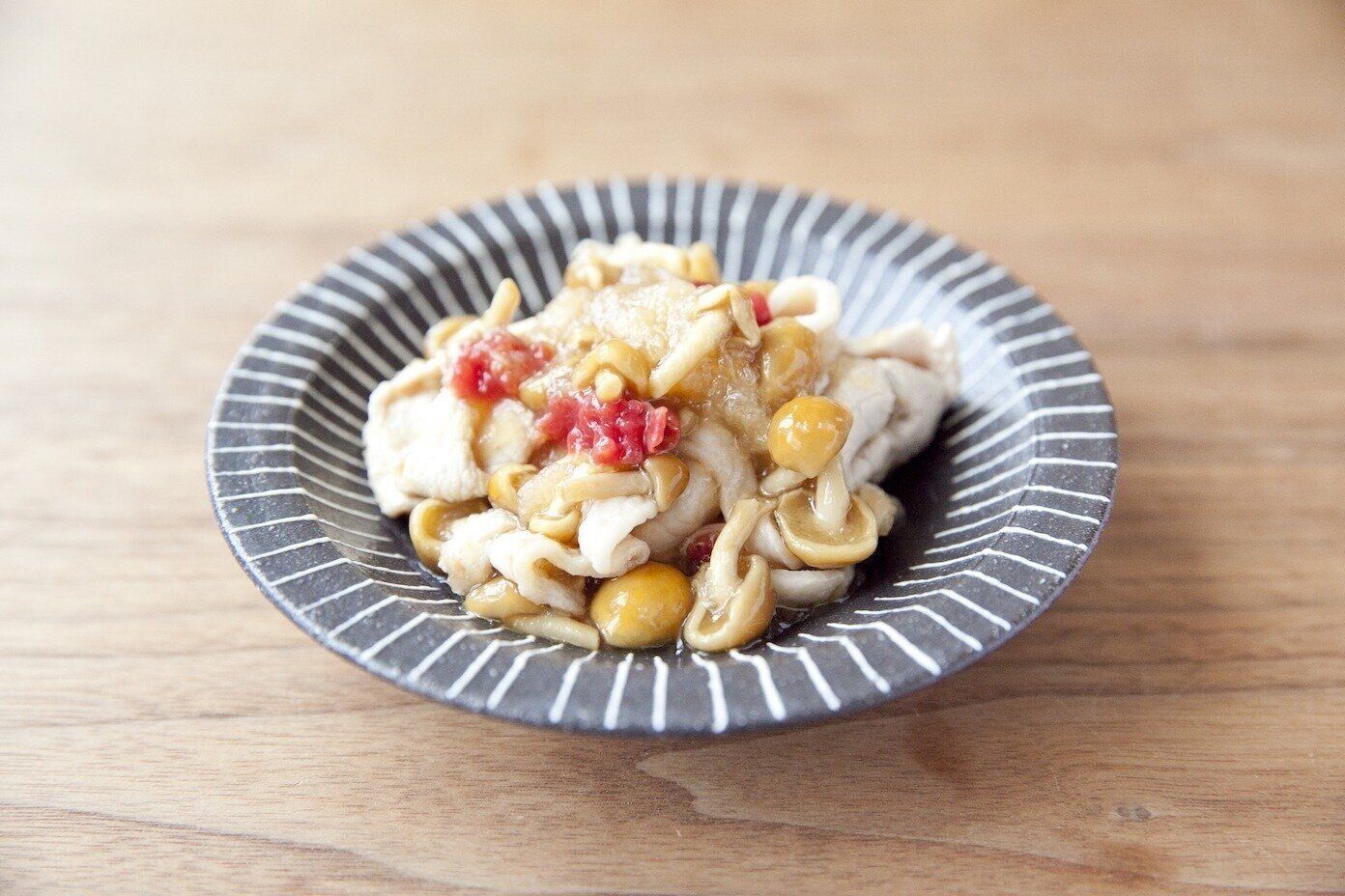 大根入り豚肉となめこの梅おろし和え