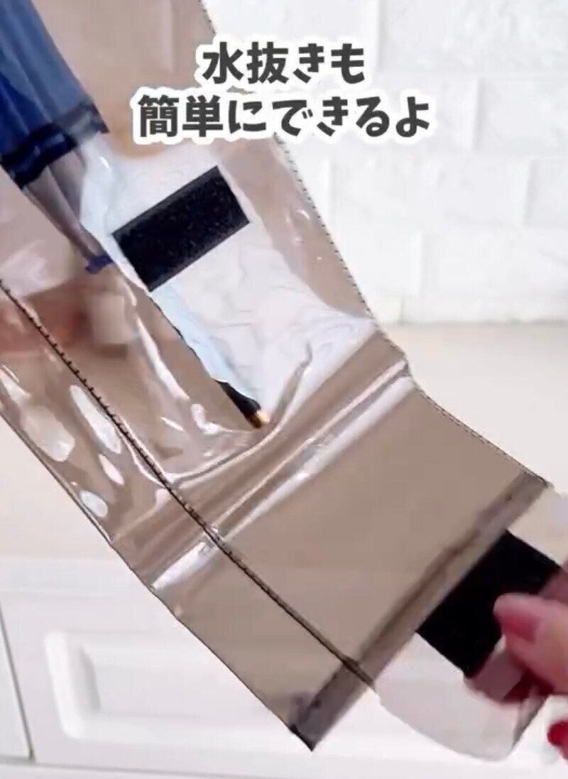 車内が濡れるのを防ぐ！「傘ホルダー」