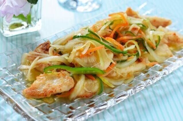 めんつゆ入り鶏むね肉の簡単南蛮漬け　