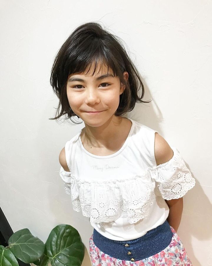 小学生女子も納得のキュートなヘアスタイル。毛先に動きがあるおしゃれキッズヘア