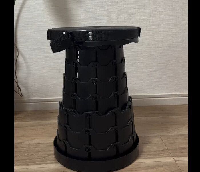 【ワッツ】1秒で椅子に変身！折りたたみ椅子