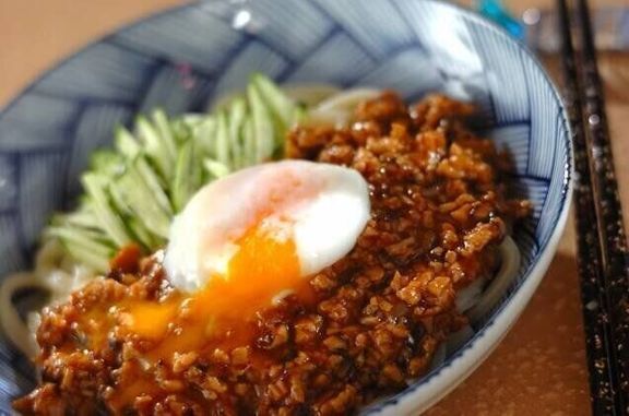 子どもにも人気!辛くないキノコジャージャー麺