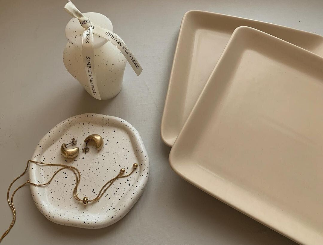 【3COINS】テラゾー柄のトレイはインテリアのアクセントに