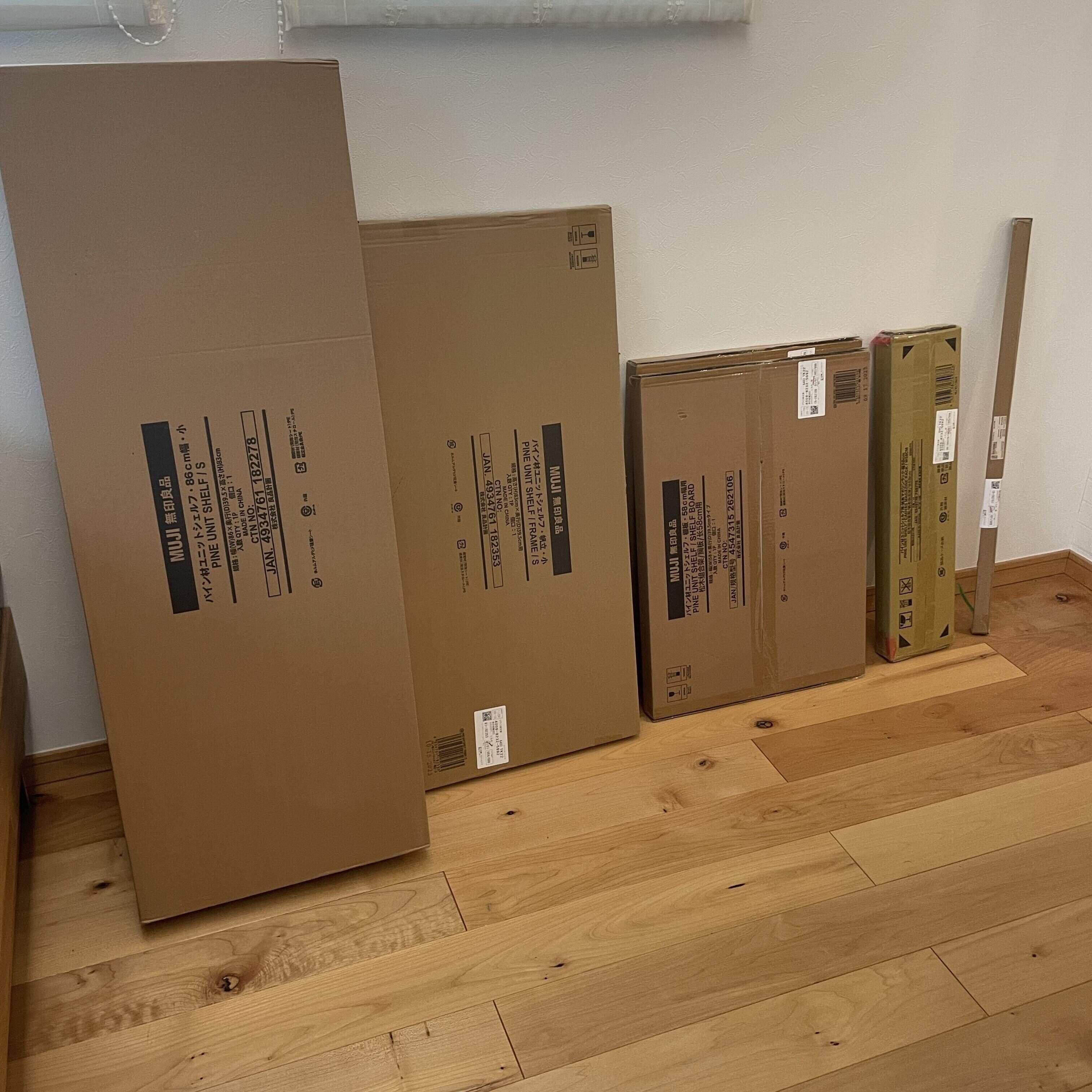 女性でも持ち上げられるほど軽いです