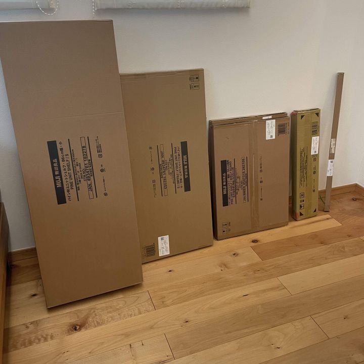 女性でも持ち上げられるほど軽いです