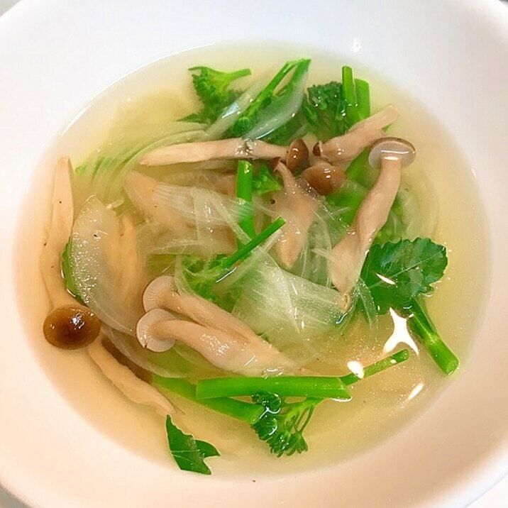 しめじとスティックセニョールの☆簡単コンソメスープ 