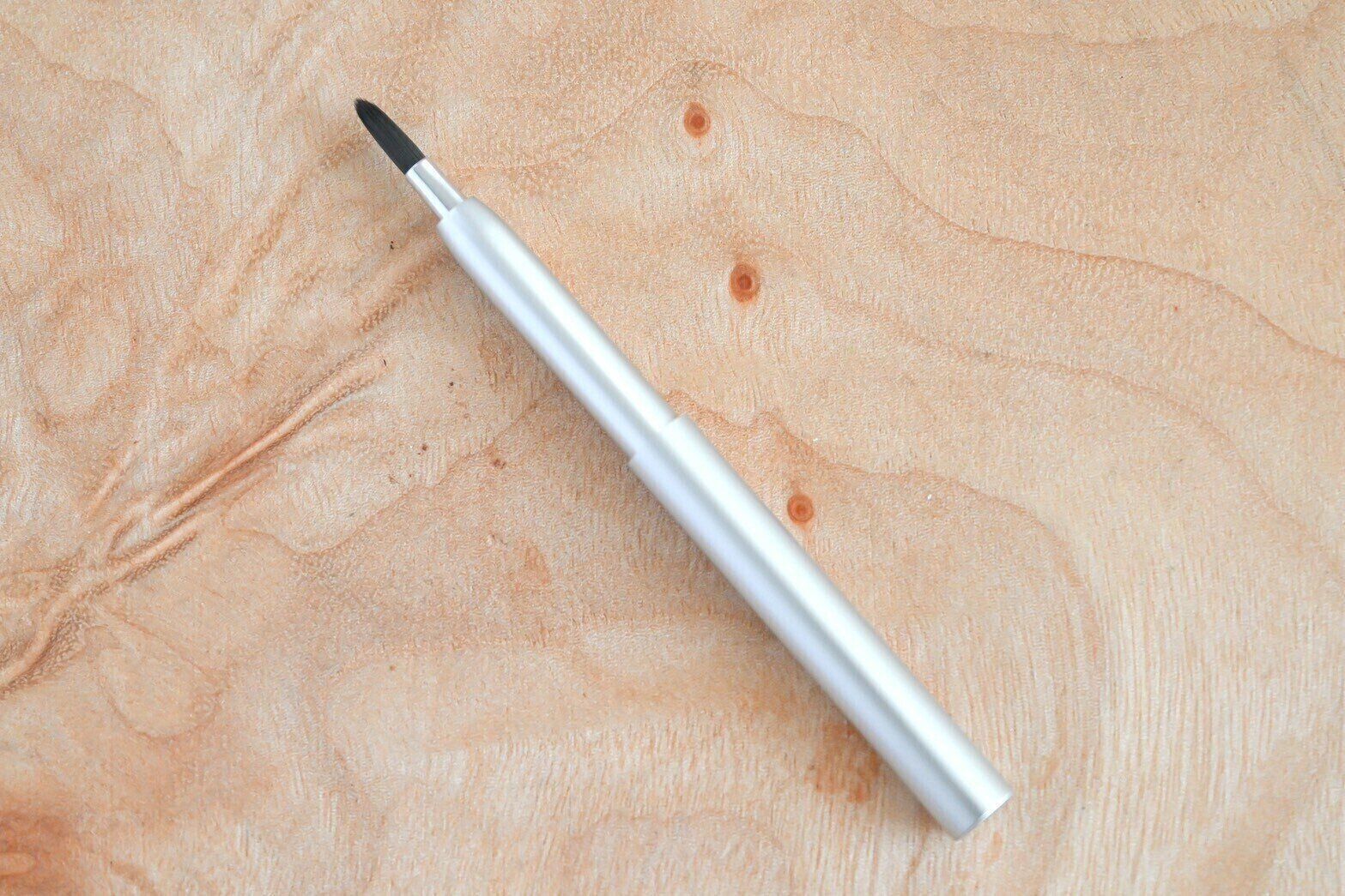 携帯用リップブラシの中身