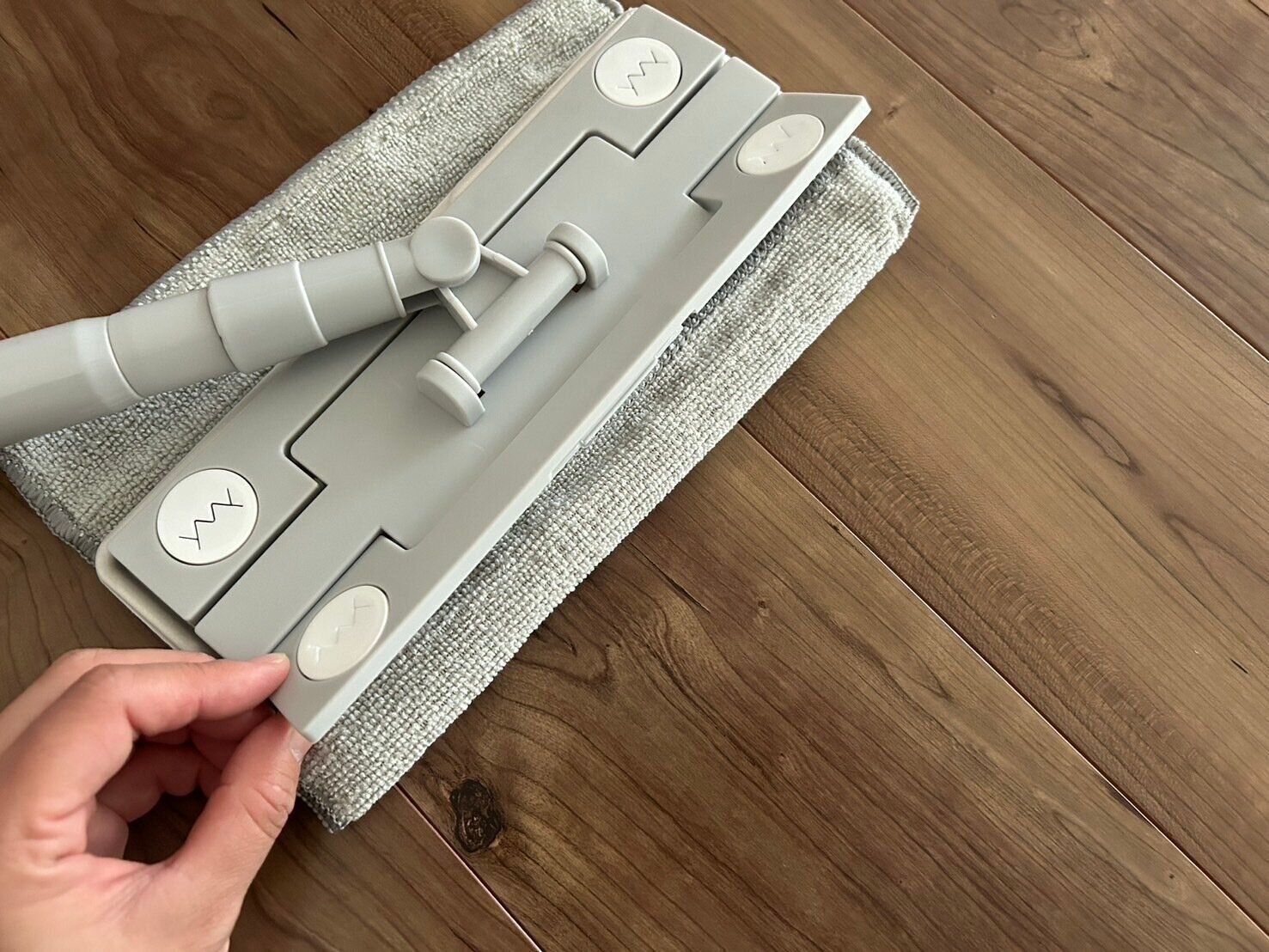 床掃除に最適！ダイソーの2WAY仕様のクリップ型モップ！