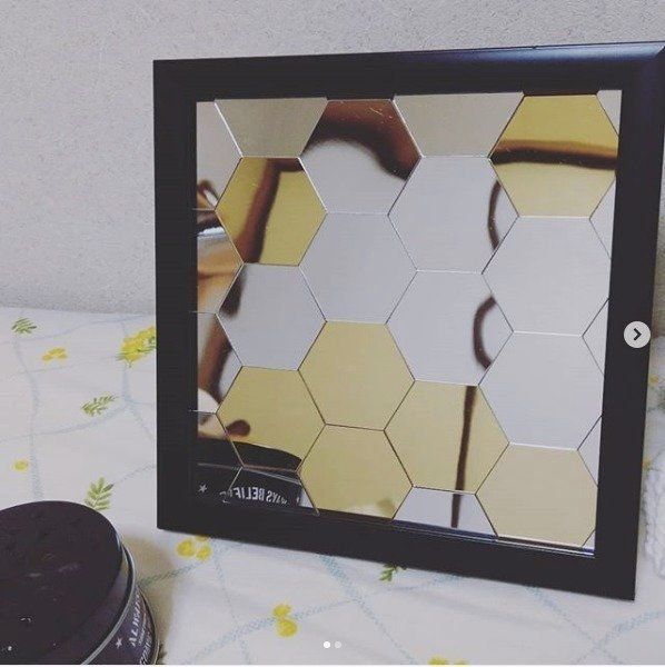 貼るだけ セリアのミラー風タイルシールで部屋がおしゃれになると話題 サンキュ