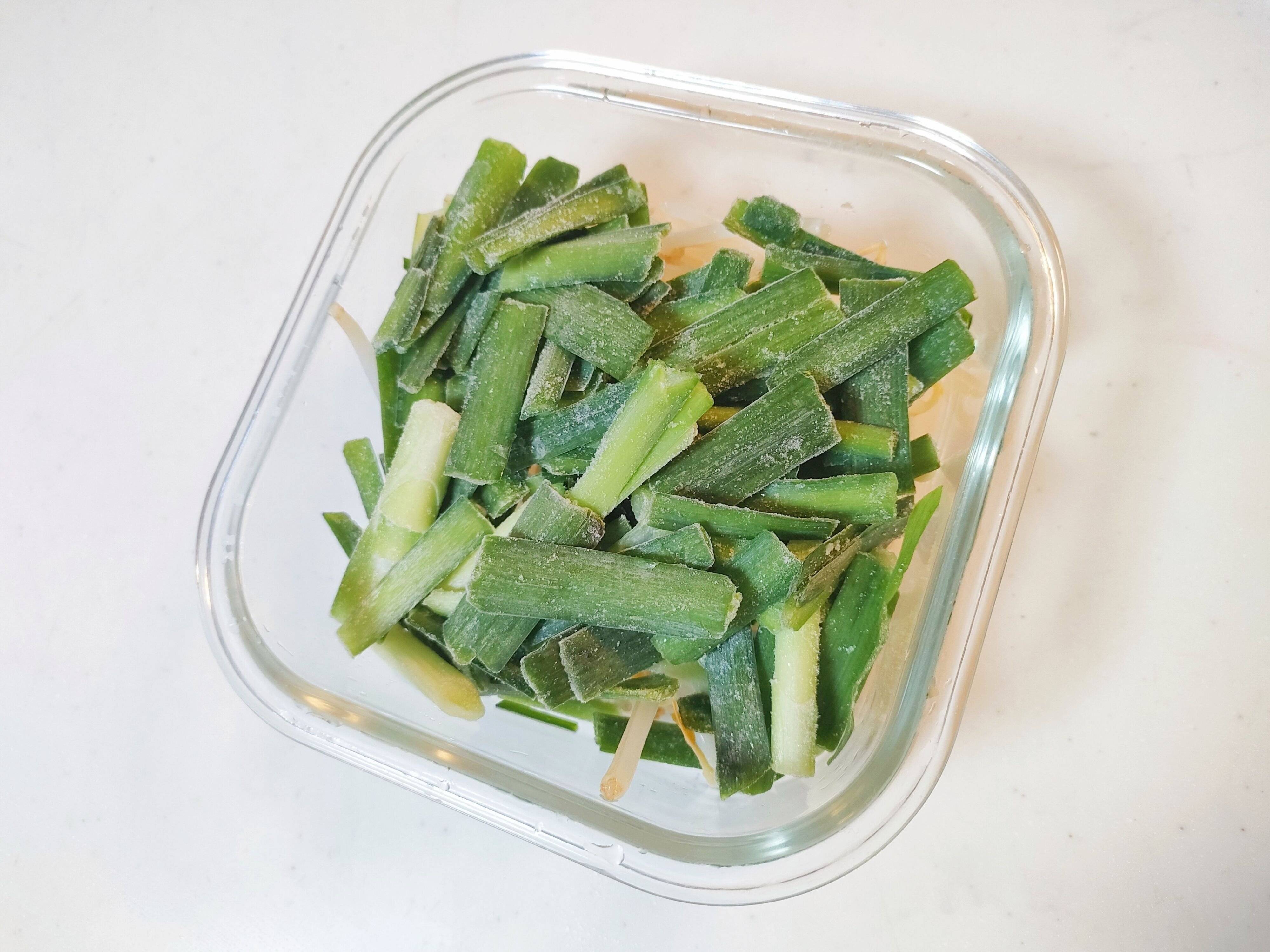 パラパラの状態のニラ