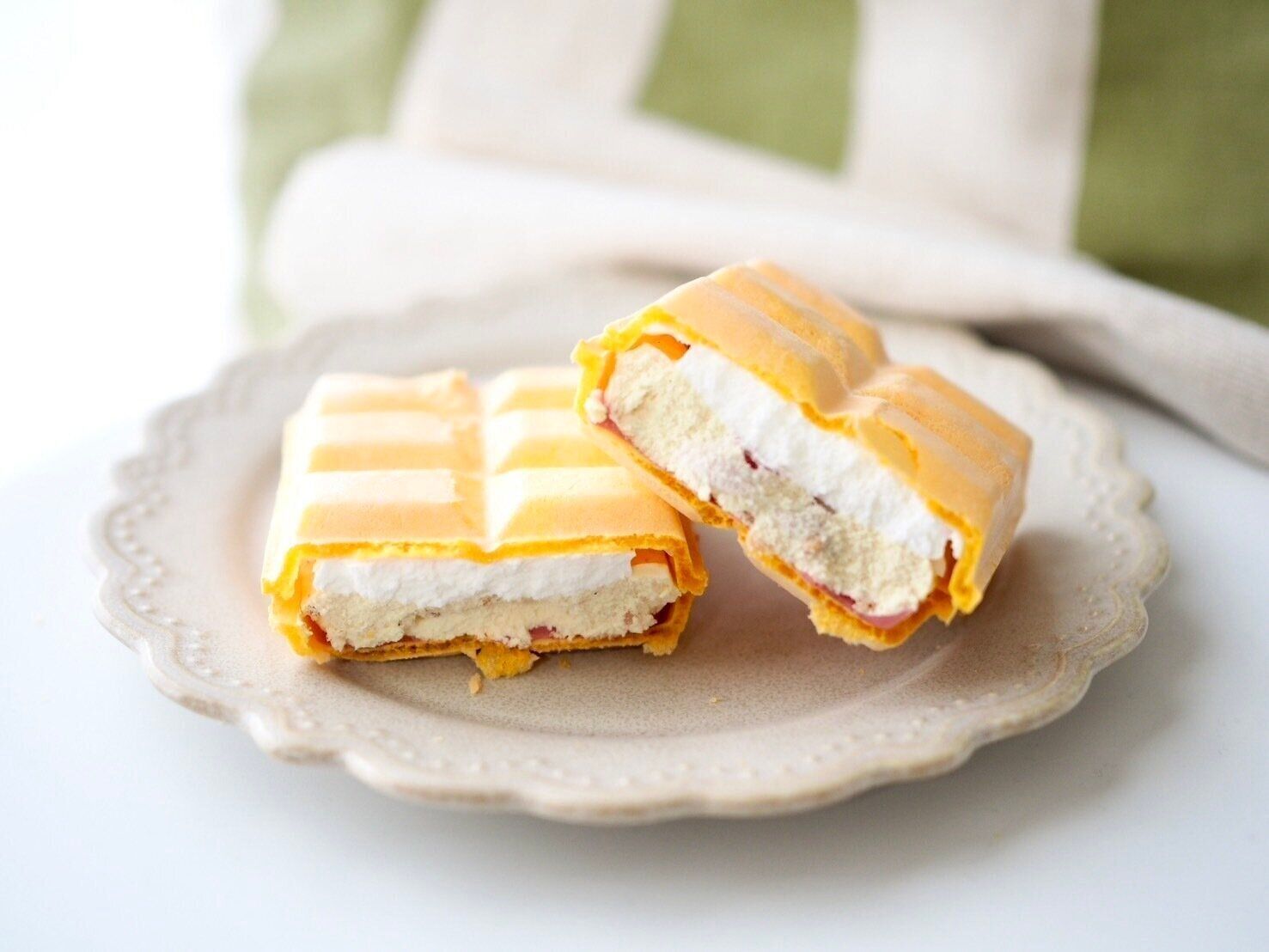 シャトレーゼ「DESSERTモナカ フレーズ・シャンティ」断面写真