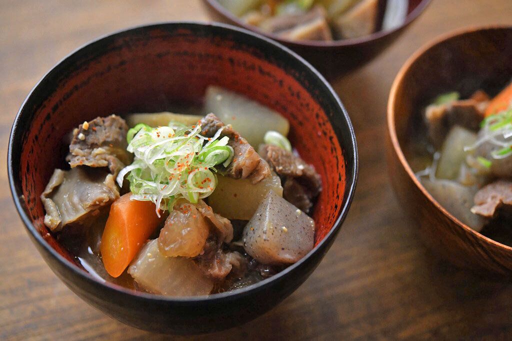 牛すじと根菜の味噌煮（煮物）