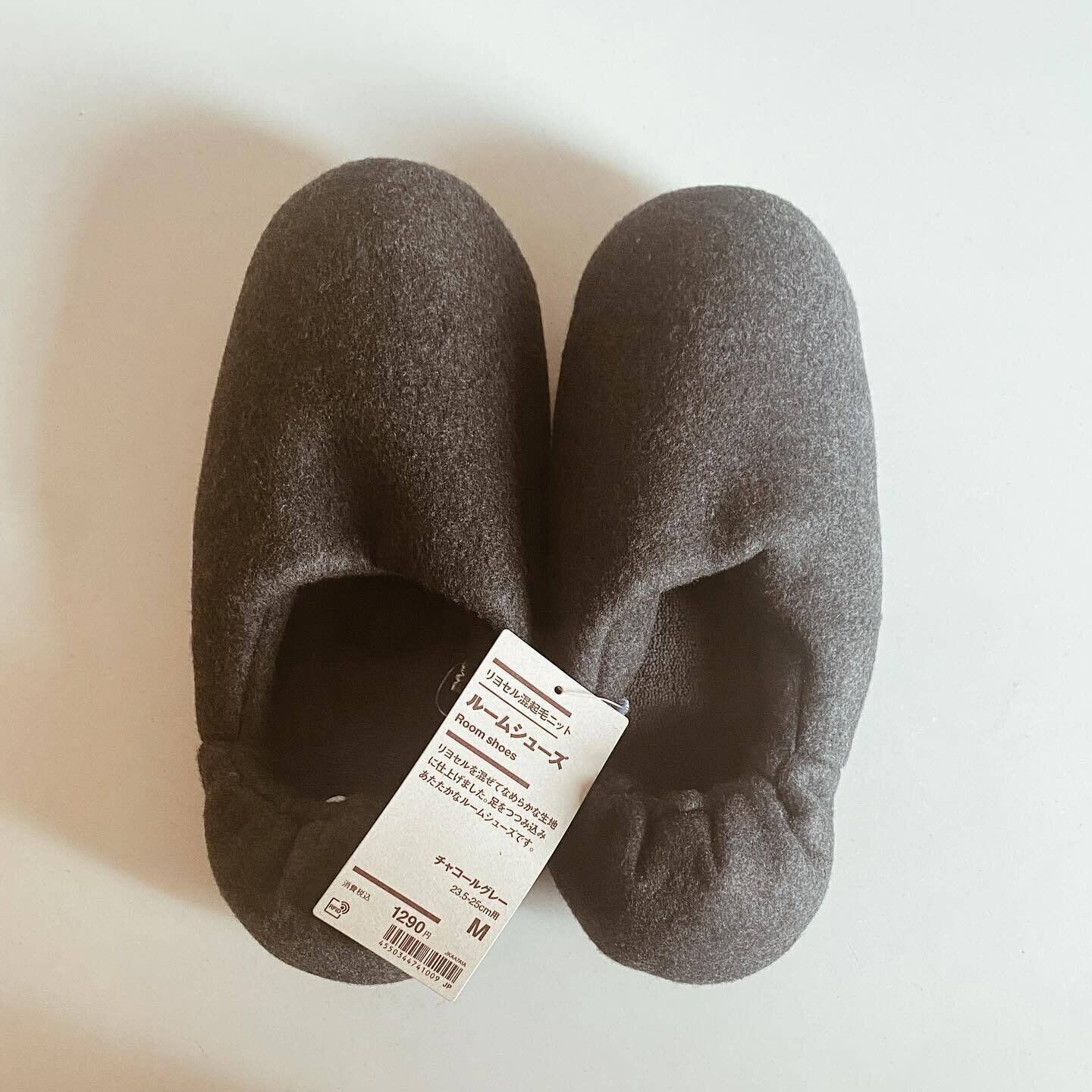 足を包み込む形状であたたかい「リヨセル混起毛ニットルームシューズ」