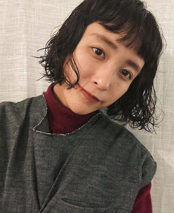 揺らぐパーマで柔らかく！ふんわりウェーブボブ