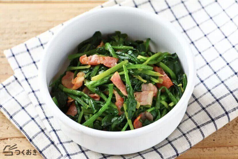 ほうれん草とベーコンのバター炒め