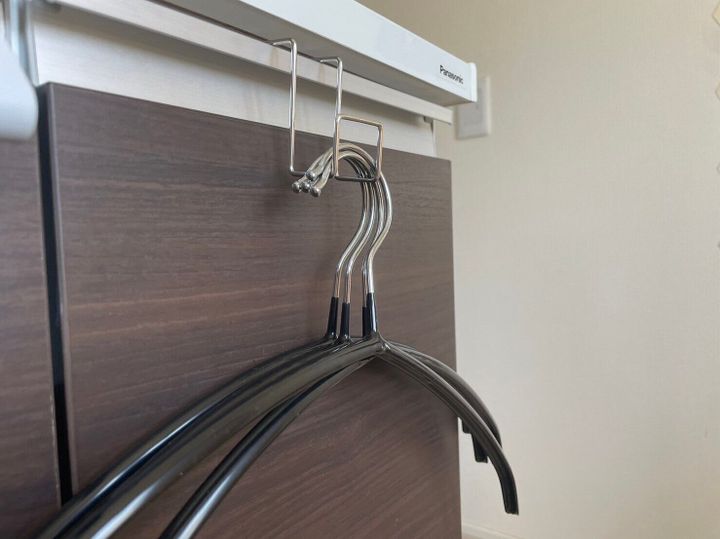 【無印良品】家事の悩み、不便をいっぺんに解決!?「扉につけるフック」が万能に使える
