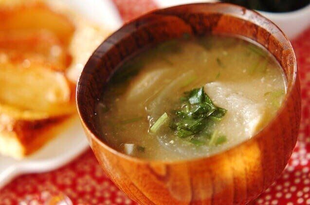 玉ネギとミツバのみそ汁