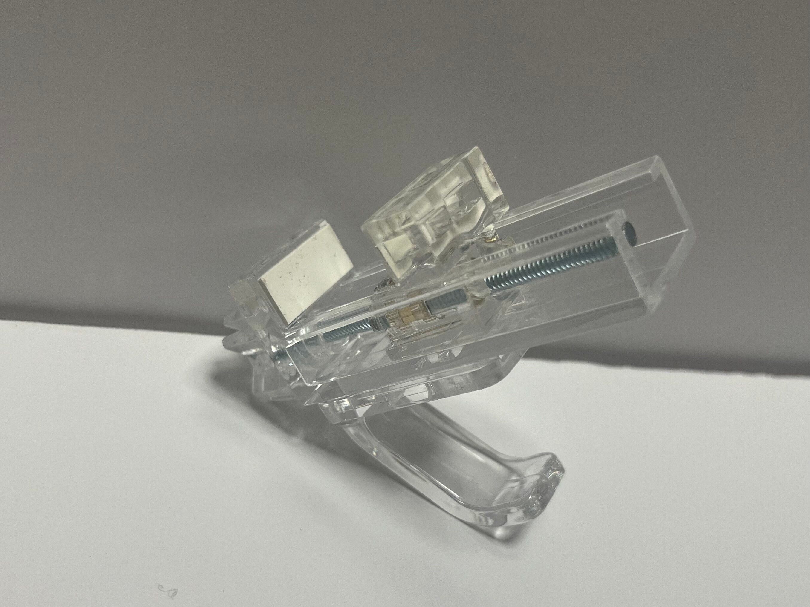 かもいフック　挟む部分