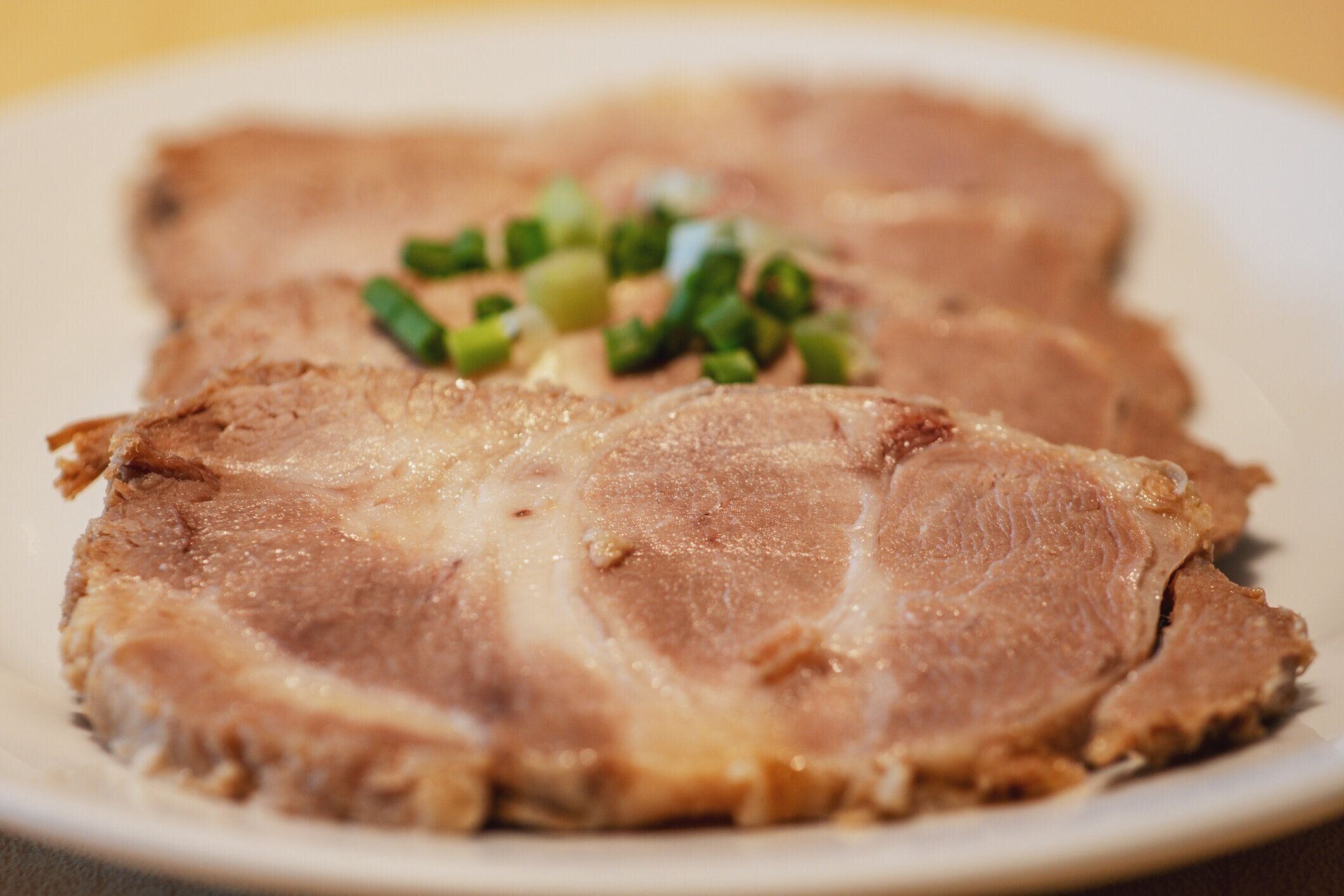 管理栄養士監修】賞味期限切れの「チャーシュー」は冷蔵保存でいつまで 
