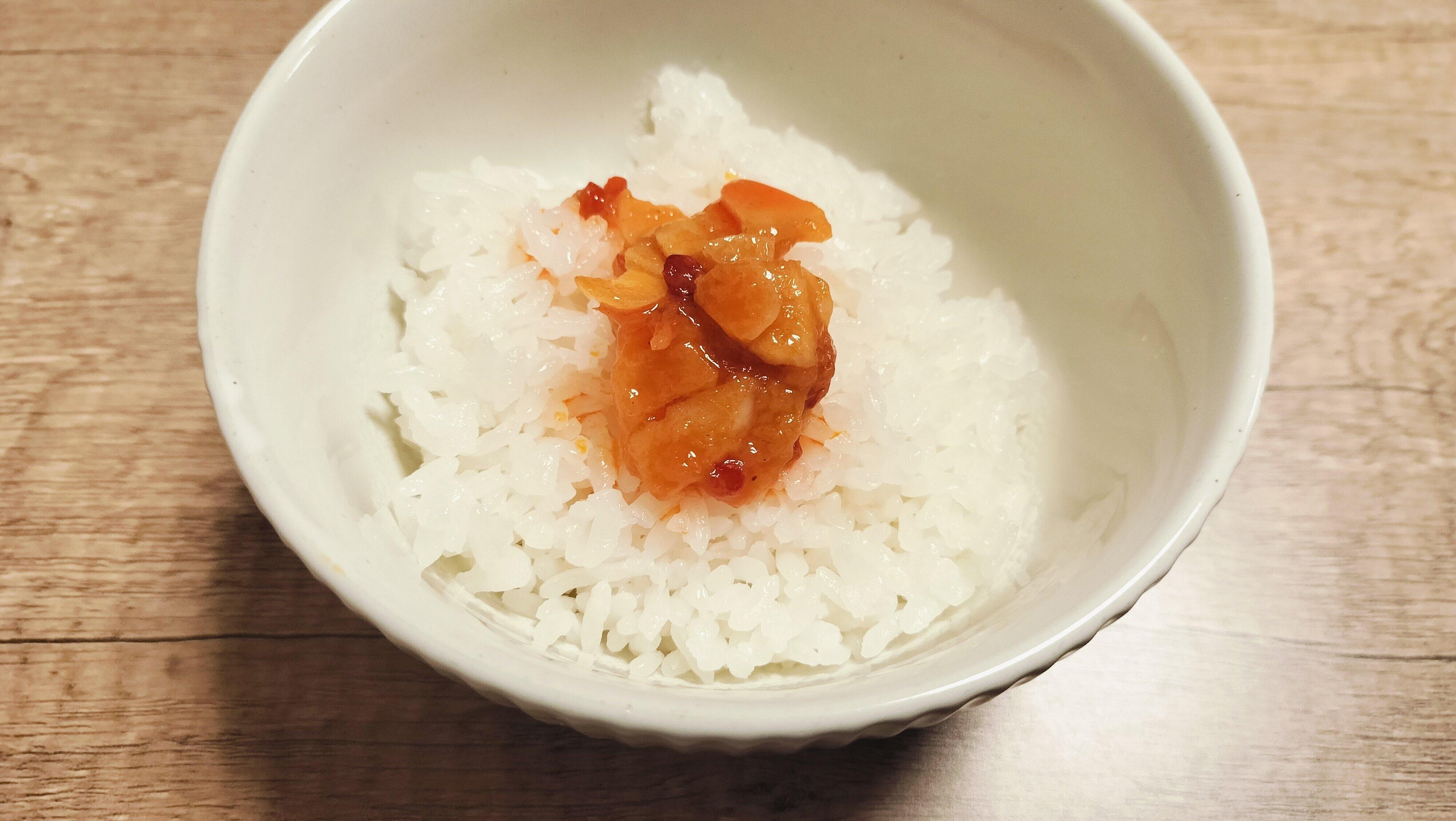 白いご飯に合う梅にんにく辣油