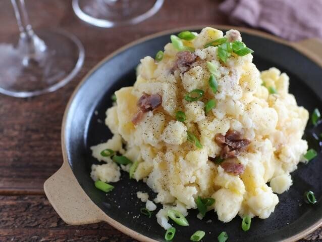 簡単バル風おつまみ！アンチョビチーズのポテトサラダ