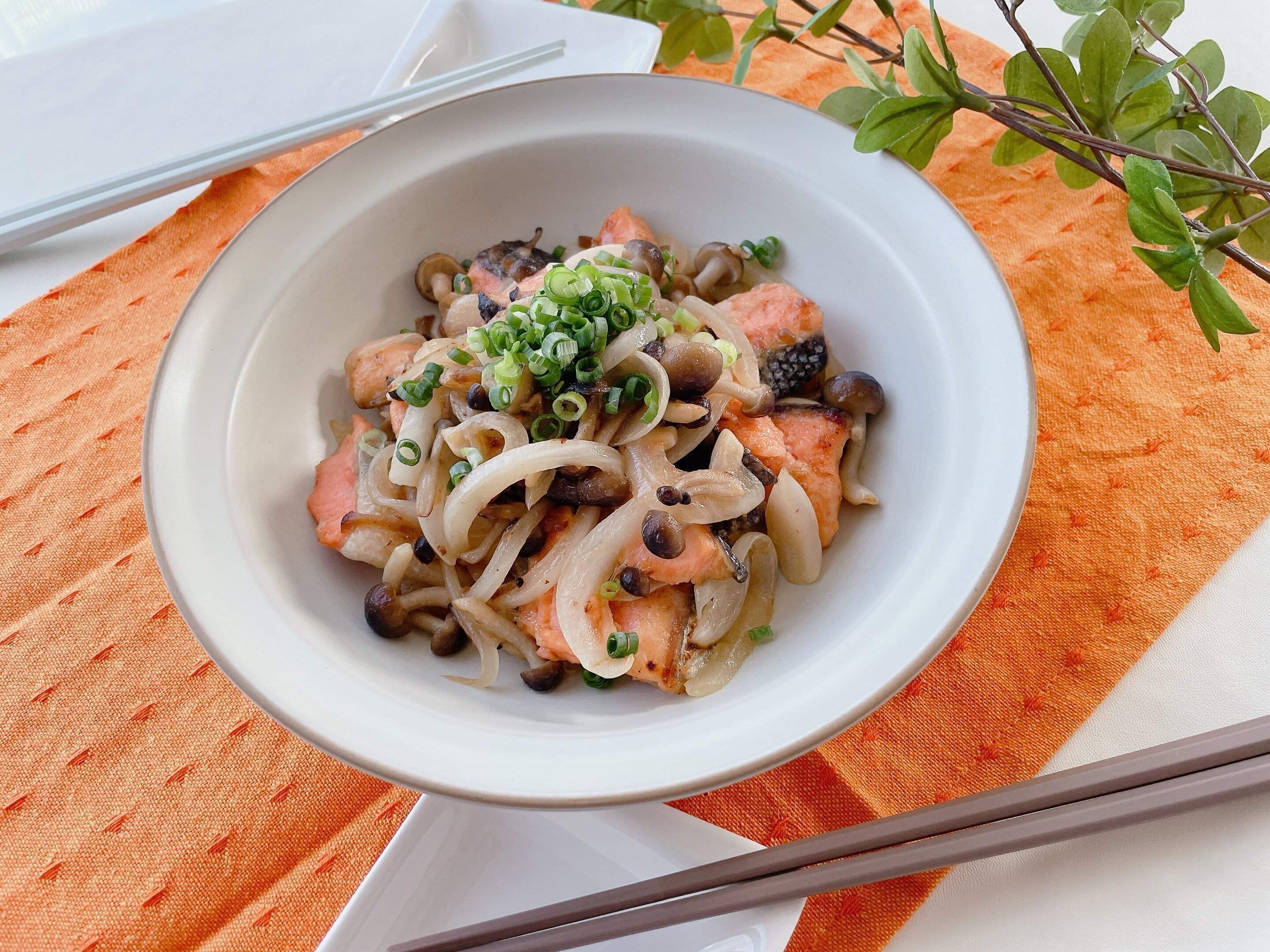 シャケときのこのドレッシング炒め