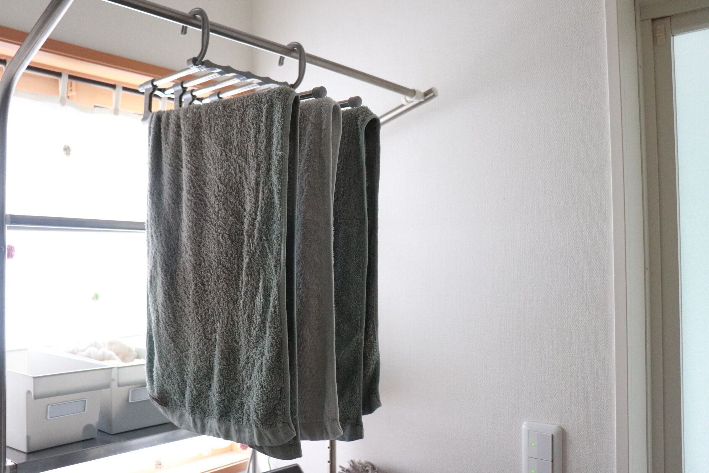 【ダイソー】330円だけど買う価値アリ！なハンガーをダイソー「Standard Products」で発見