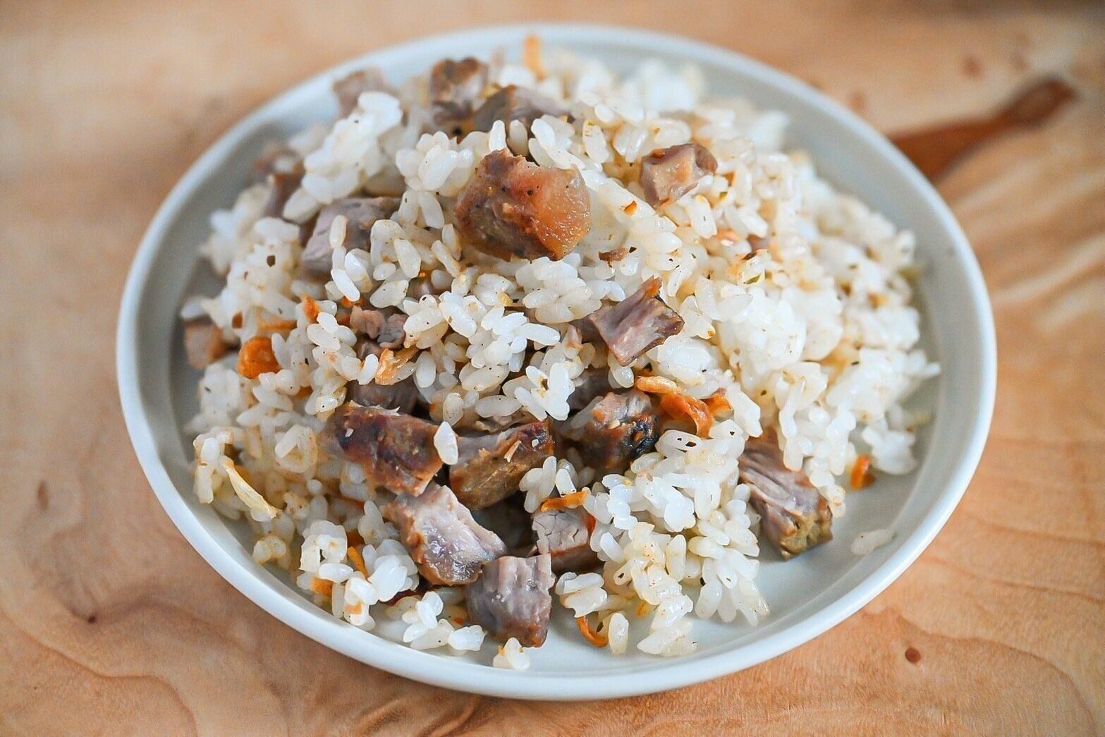 白い皿にのったピラフ