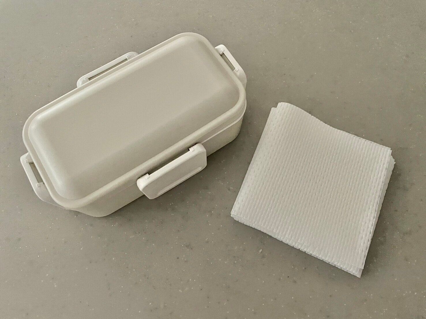 【セリア】洗剤不要で泡立つ！アウトドアシーズンに最適、これ1つで洗剤いらずのキッチンクロス