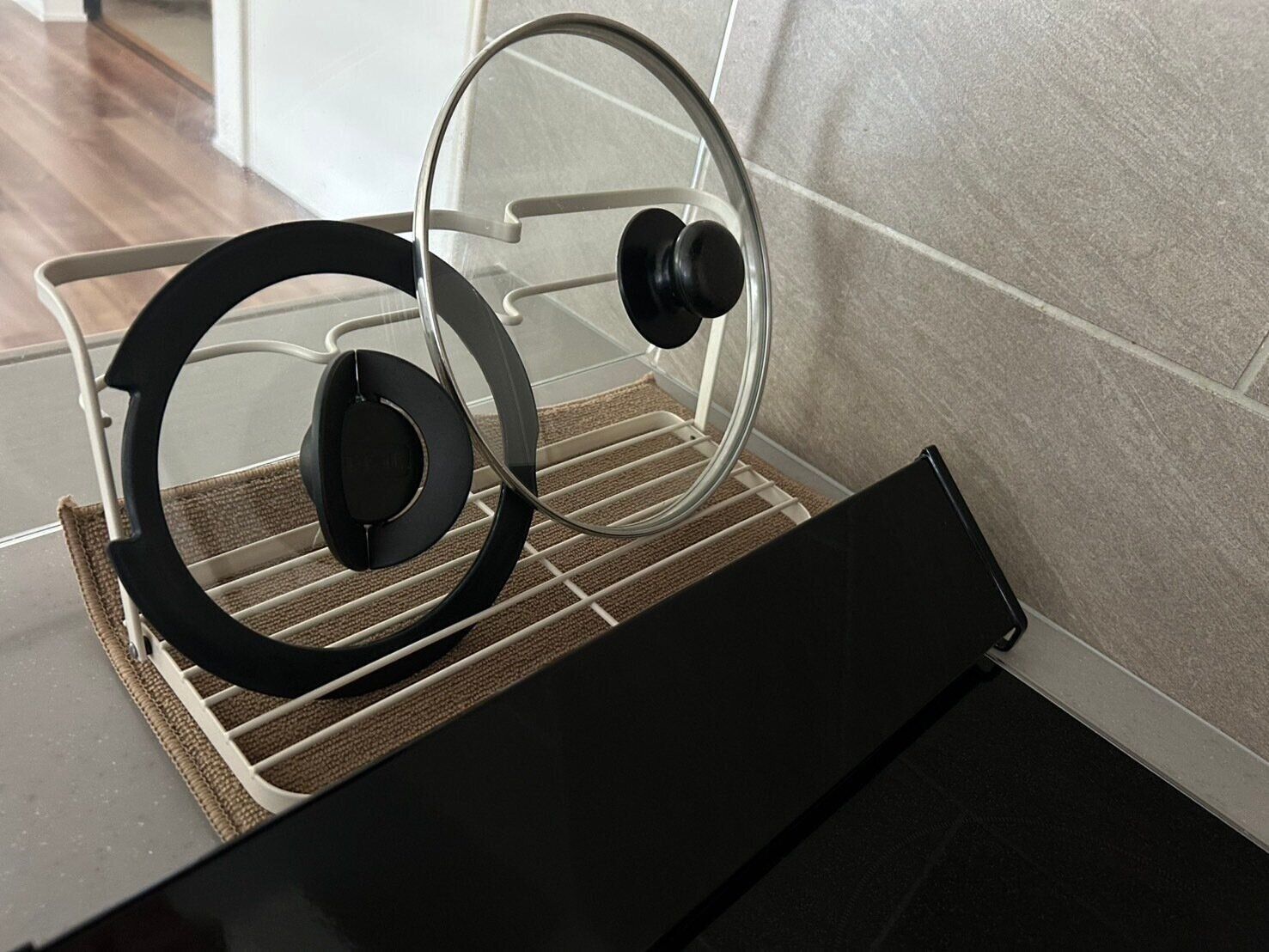 【3COINS】「考えた人天才！」困っていた置き場所が決まってキッチンがすっきり！超便利整理グッズ