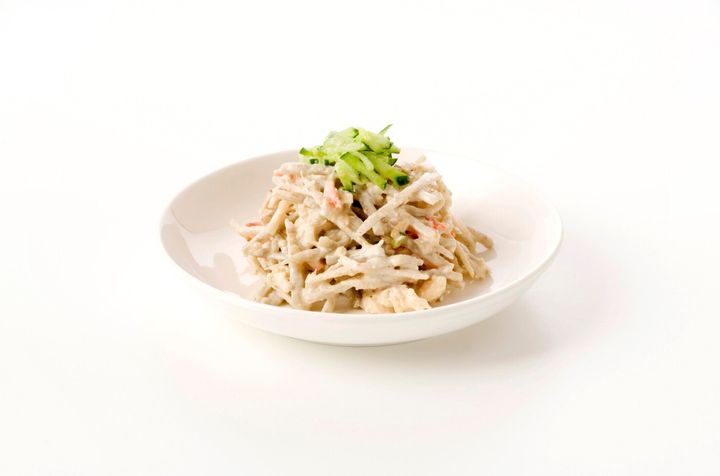 ごぼう根とゆでたチキンサラダ