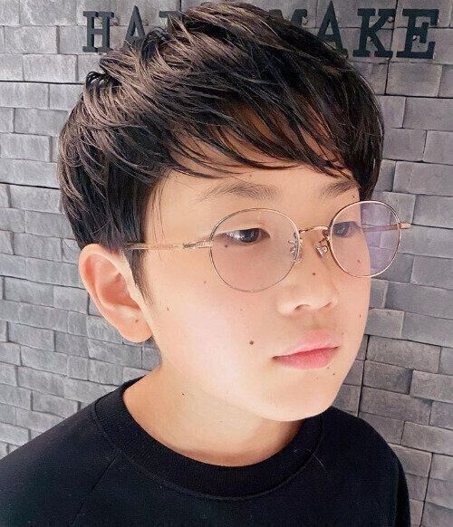 サイドに流した前髪がおしゃれ！爽やかショート