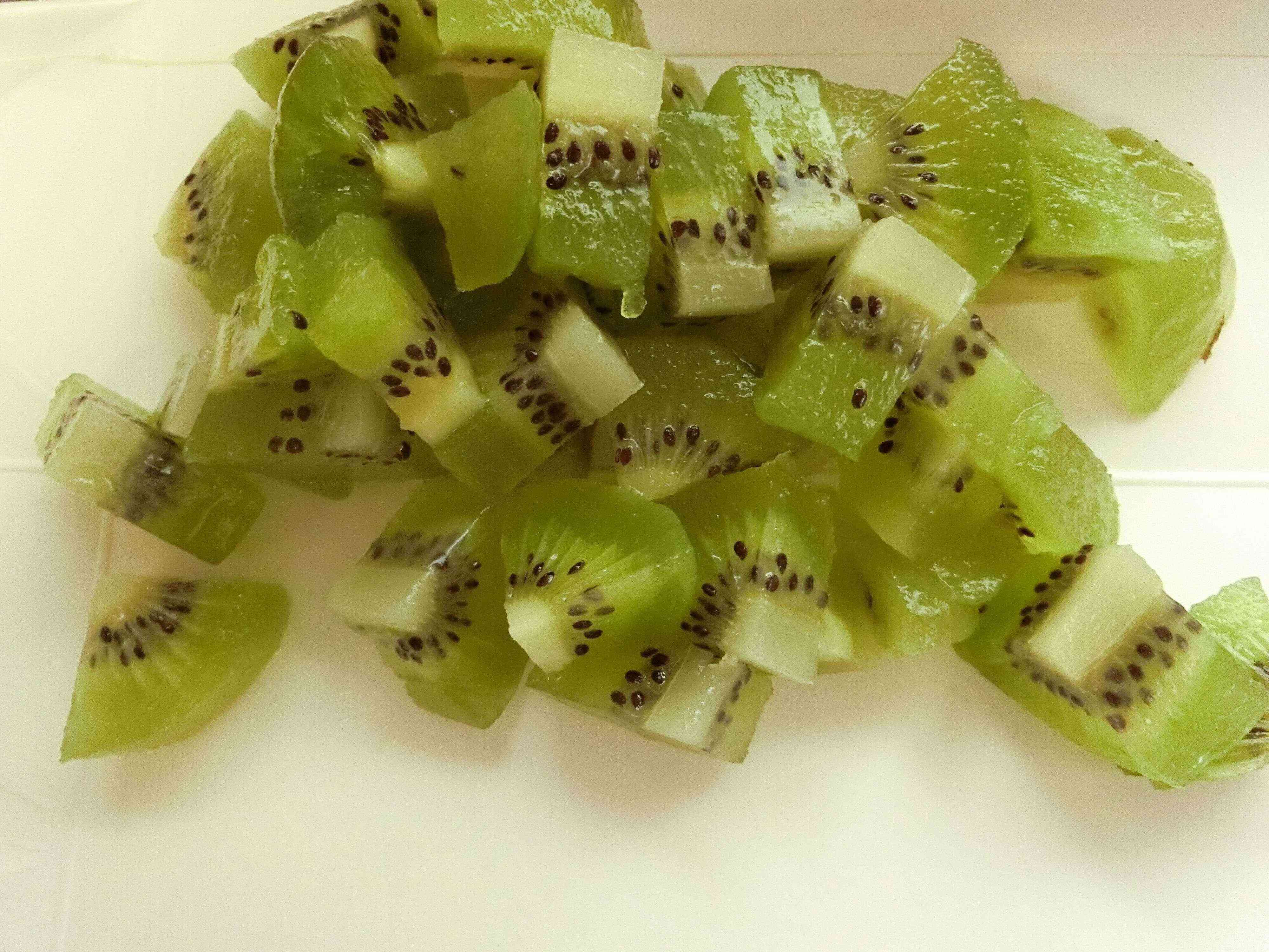 材料4つ 冷凍庫に入れるまで10分 簡単につくれる たっぷりキウイのアイス サンキュ