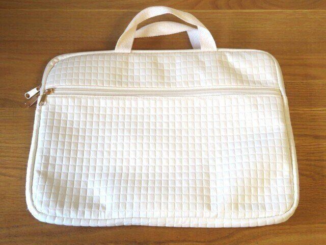 ファスナーが金色