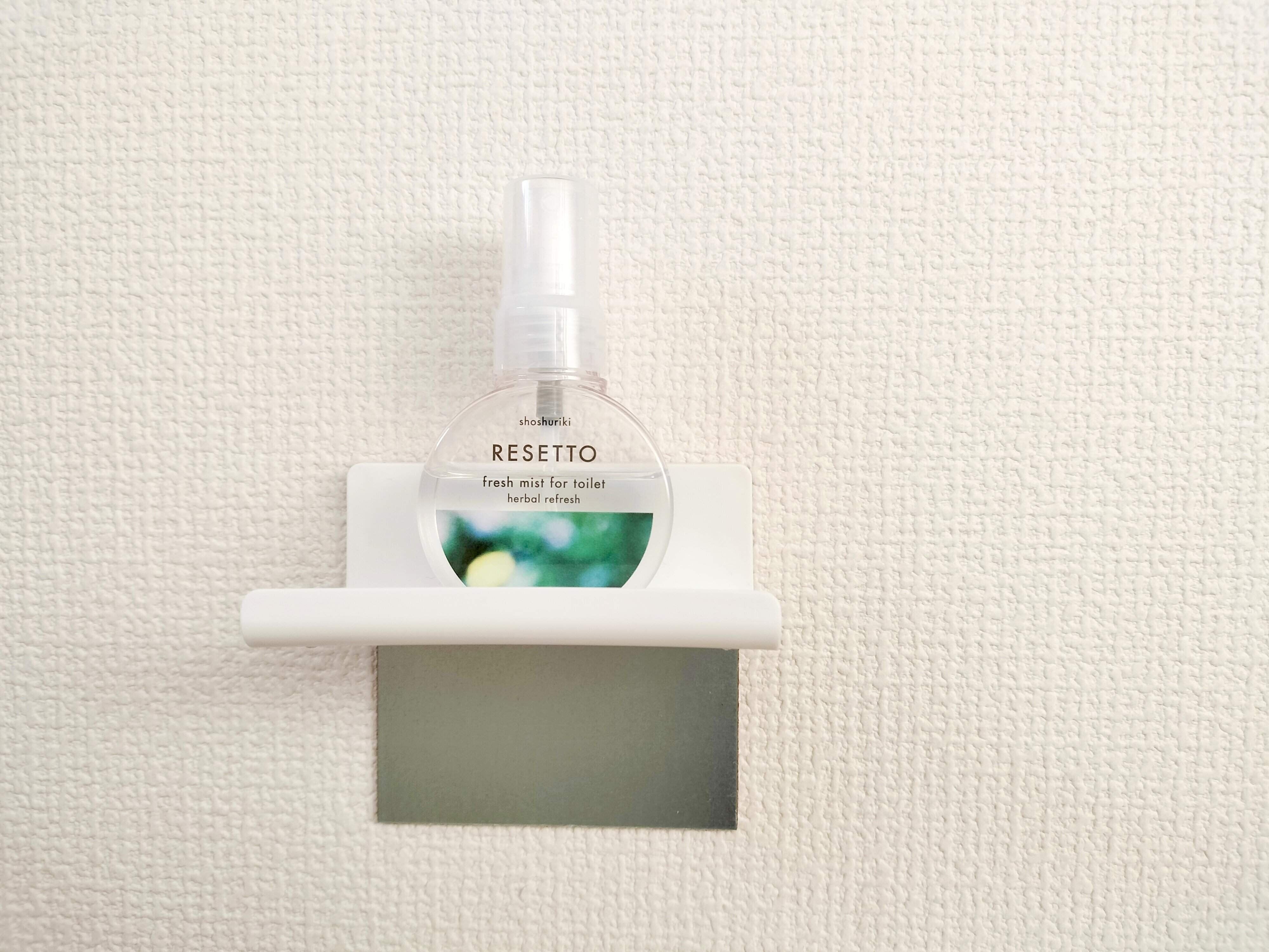 スチールタイルにトイレ消臭剤を置いたところ