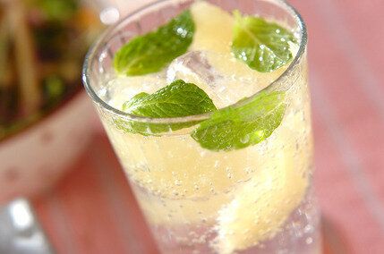 グレープフルーツのミントソーダー