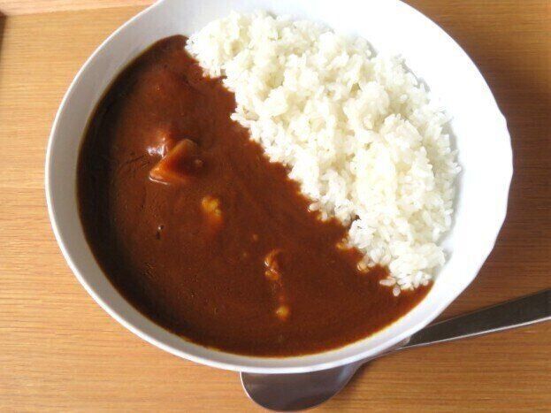 「牛肉と香味野菜の大盛りカレー」（税込390円）