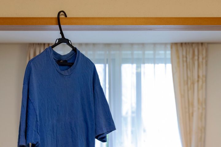 表向きと裏返し どっちで干すのが正解 Tシャツを洗濯するときのng事項 サンキュ 表向きと裏返し どっちで干すのが正解 Tシャツを洗濯するときのng事項 サンキュ