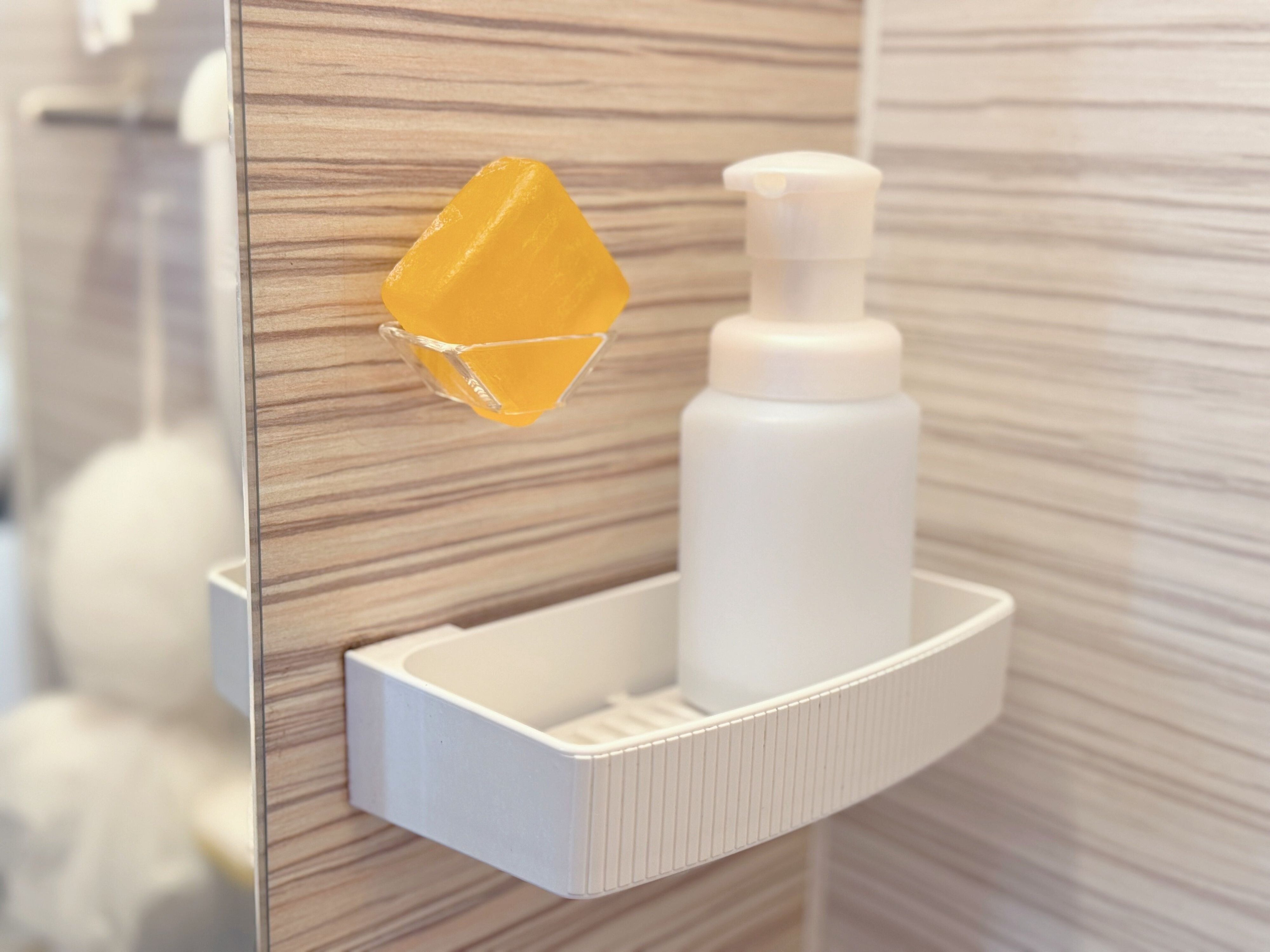 1．フィルムフック 水が切れる石けんトレー