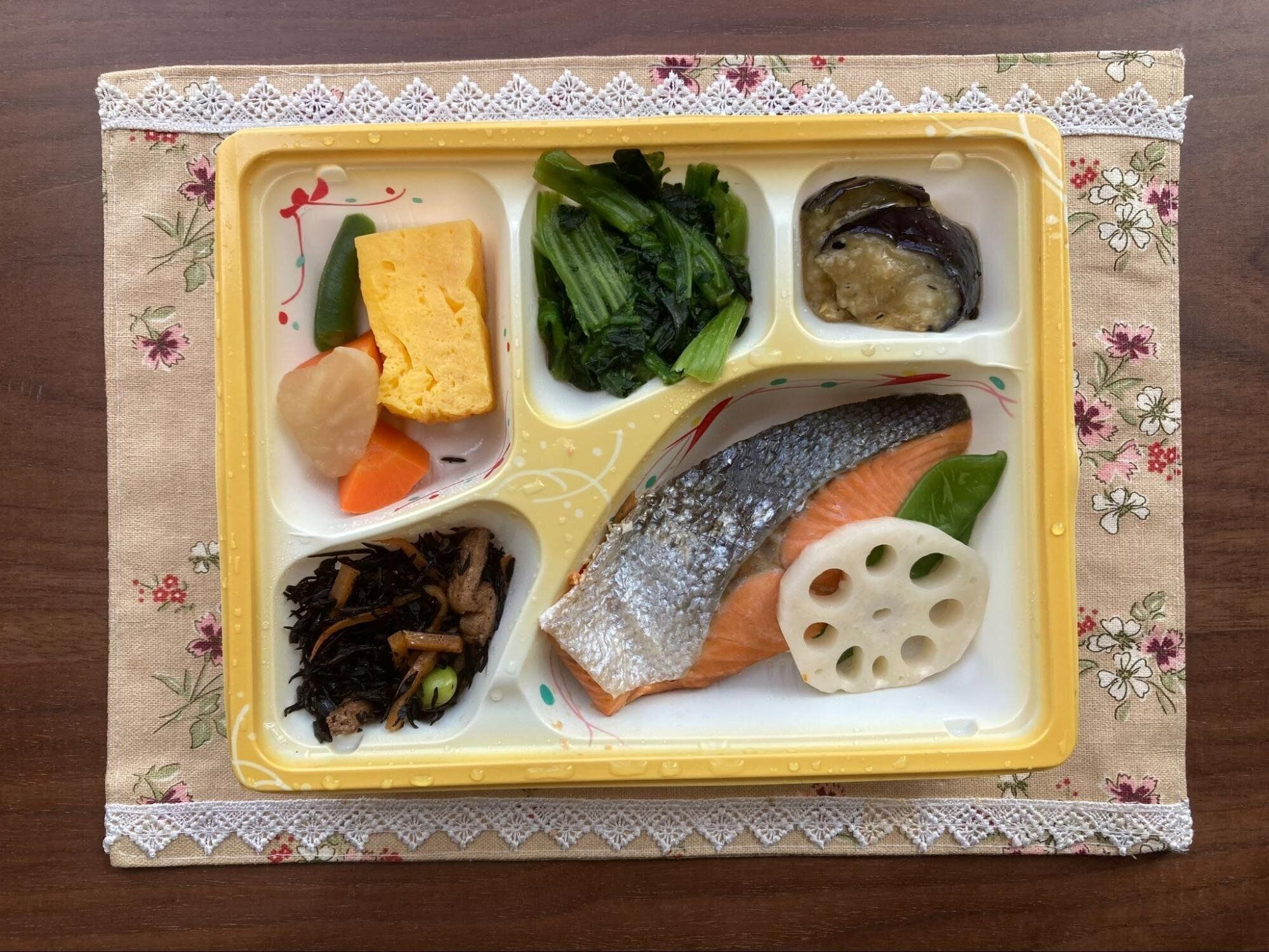 ニチレイフーズダイレクト　冷凍宅配弁当　紅鮭の塩焼き