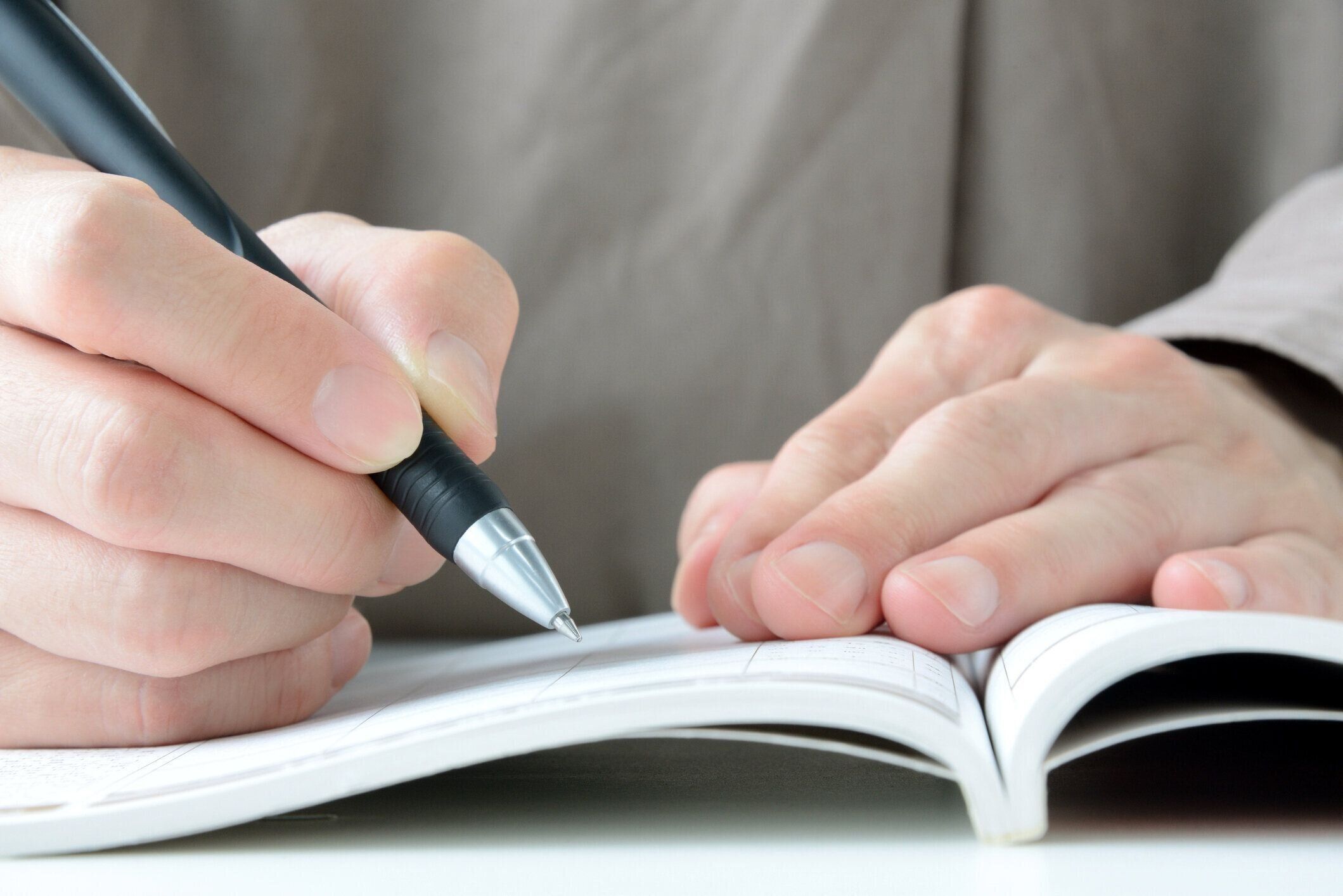 教科書に書く人間の手