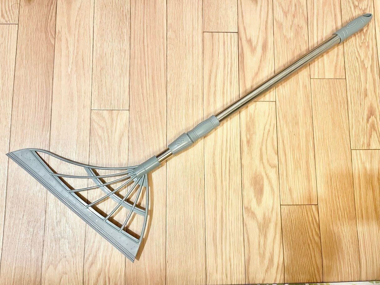 ダイソー「マルチ万能ほうき」