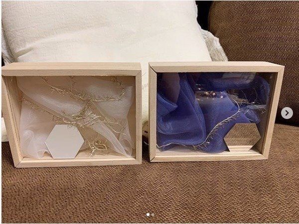 貼るだけ セリアのミラー風タイルシールで部屋がおしゃれになると話題 サンキュ